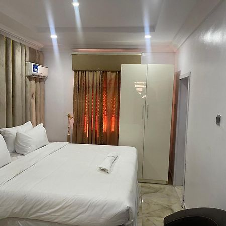 White Gold Hotel Ikeja Ngoại thất bức ảnh