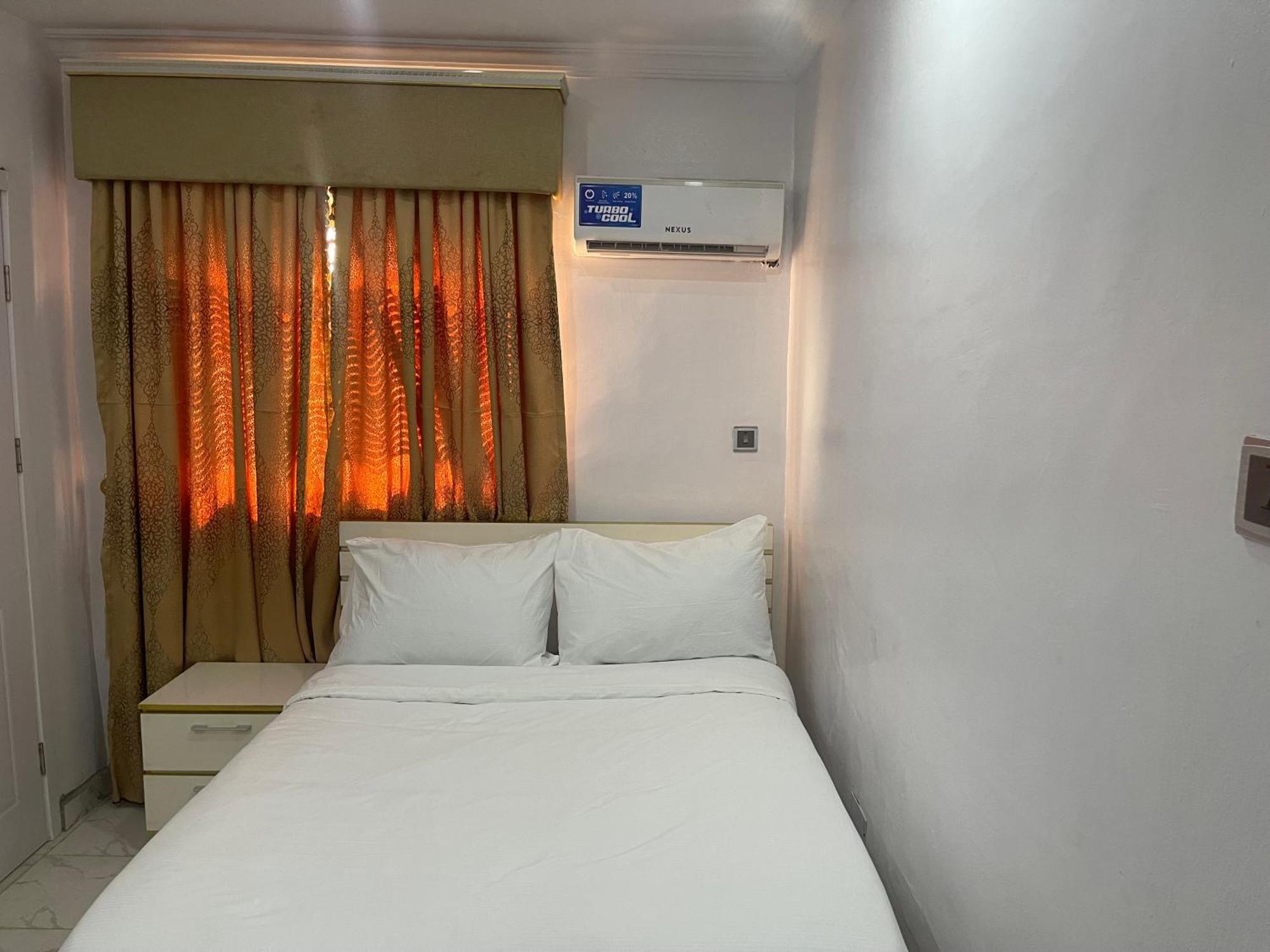 White Gold Hotel Ikeja Ngoại thất bức ảnh