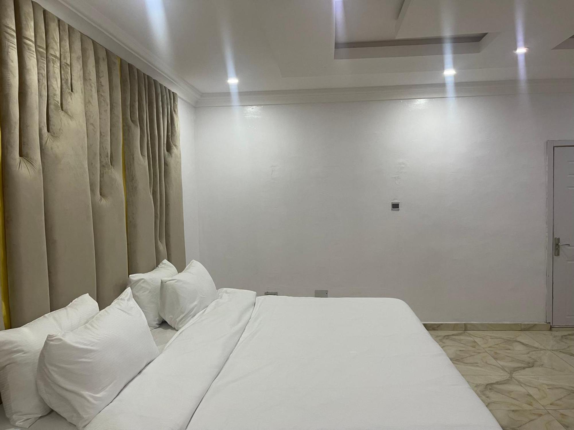 White Gold Hotel Ikeja Ngoại thất bức ảnh