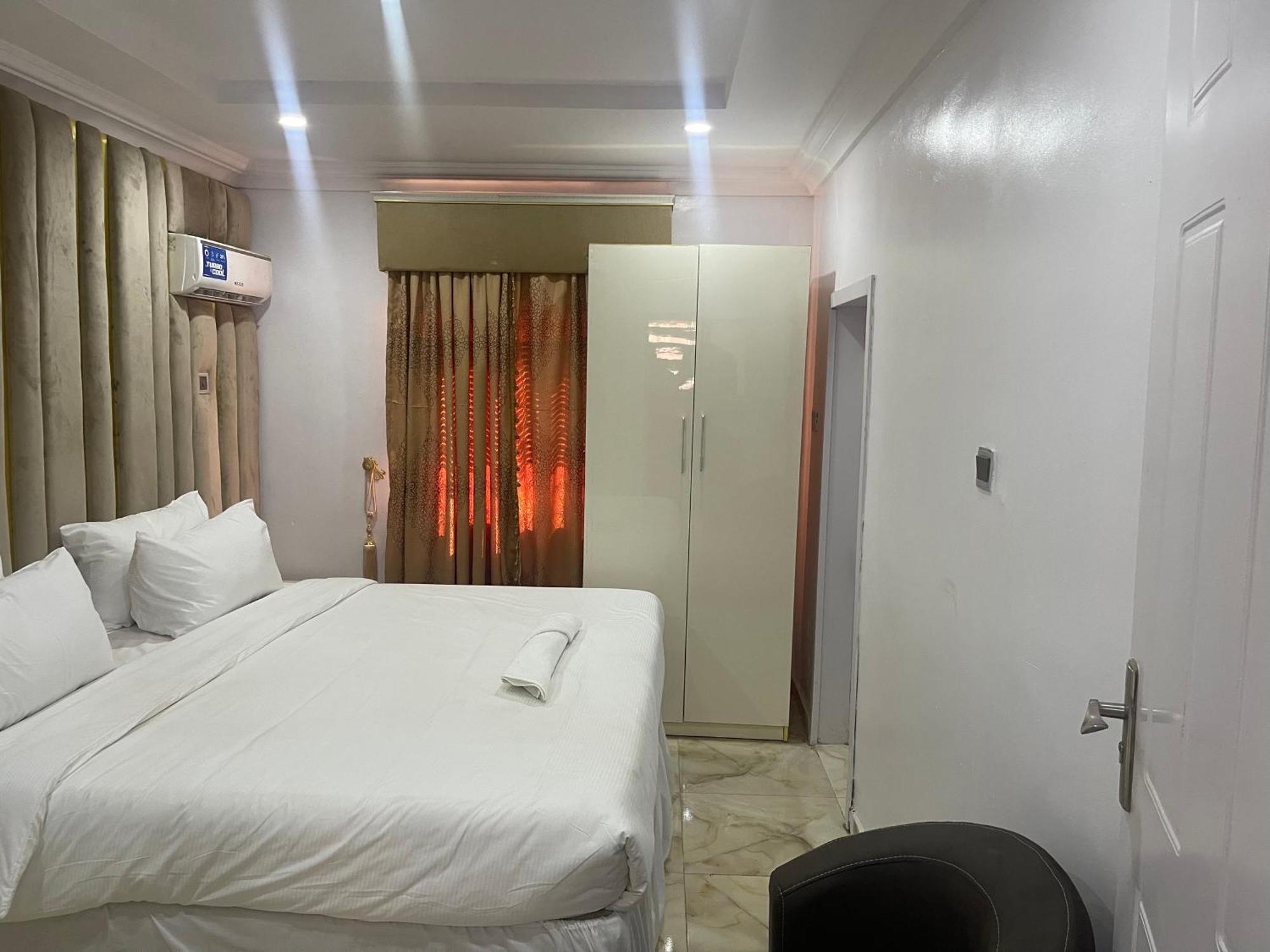 White Gold Hotel Ikeja Ngoại thất bức ảnh