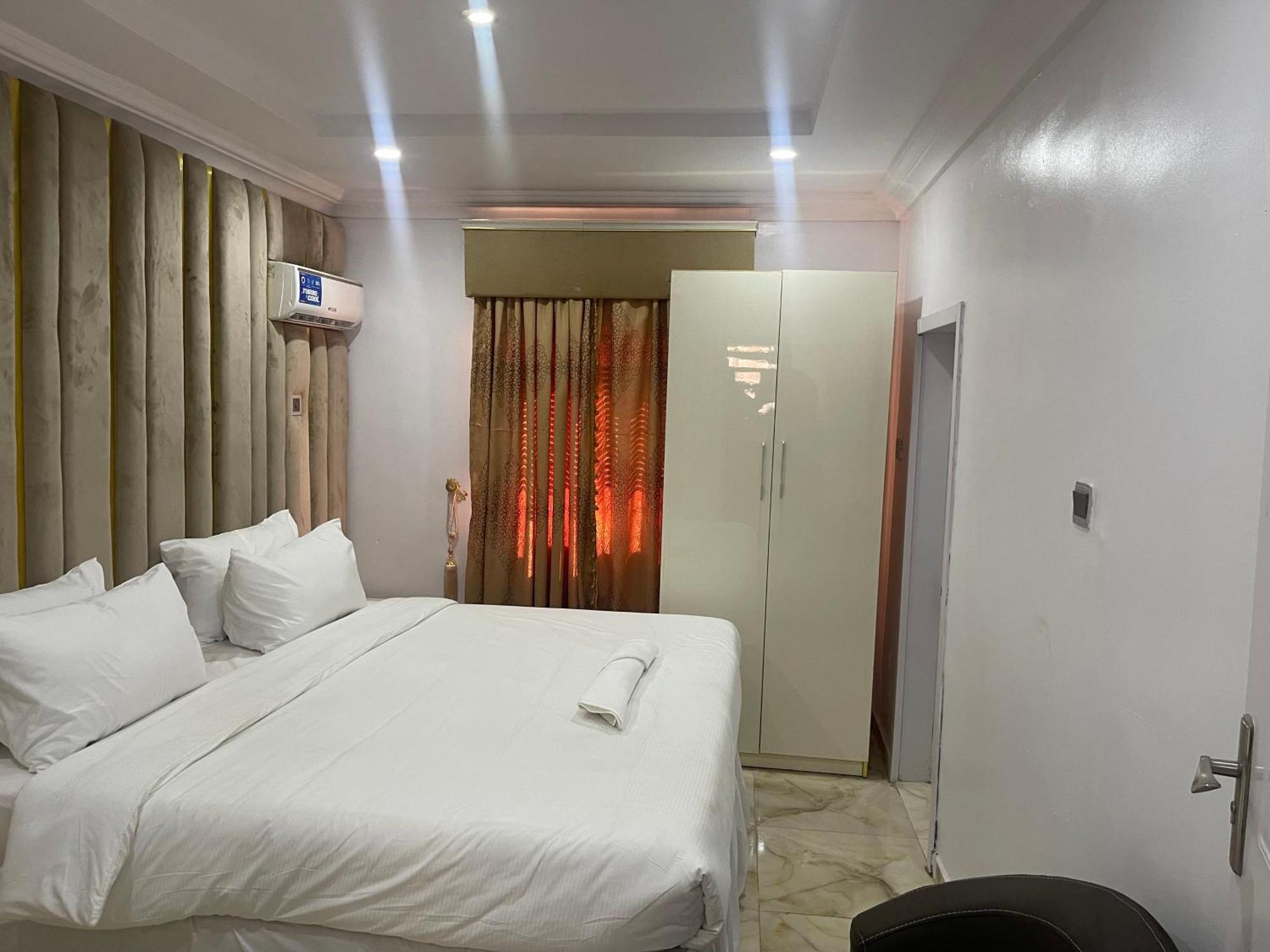 White Gold Hotel Ikeja Ngoại thất bức ảnh
