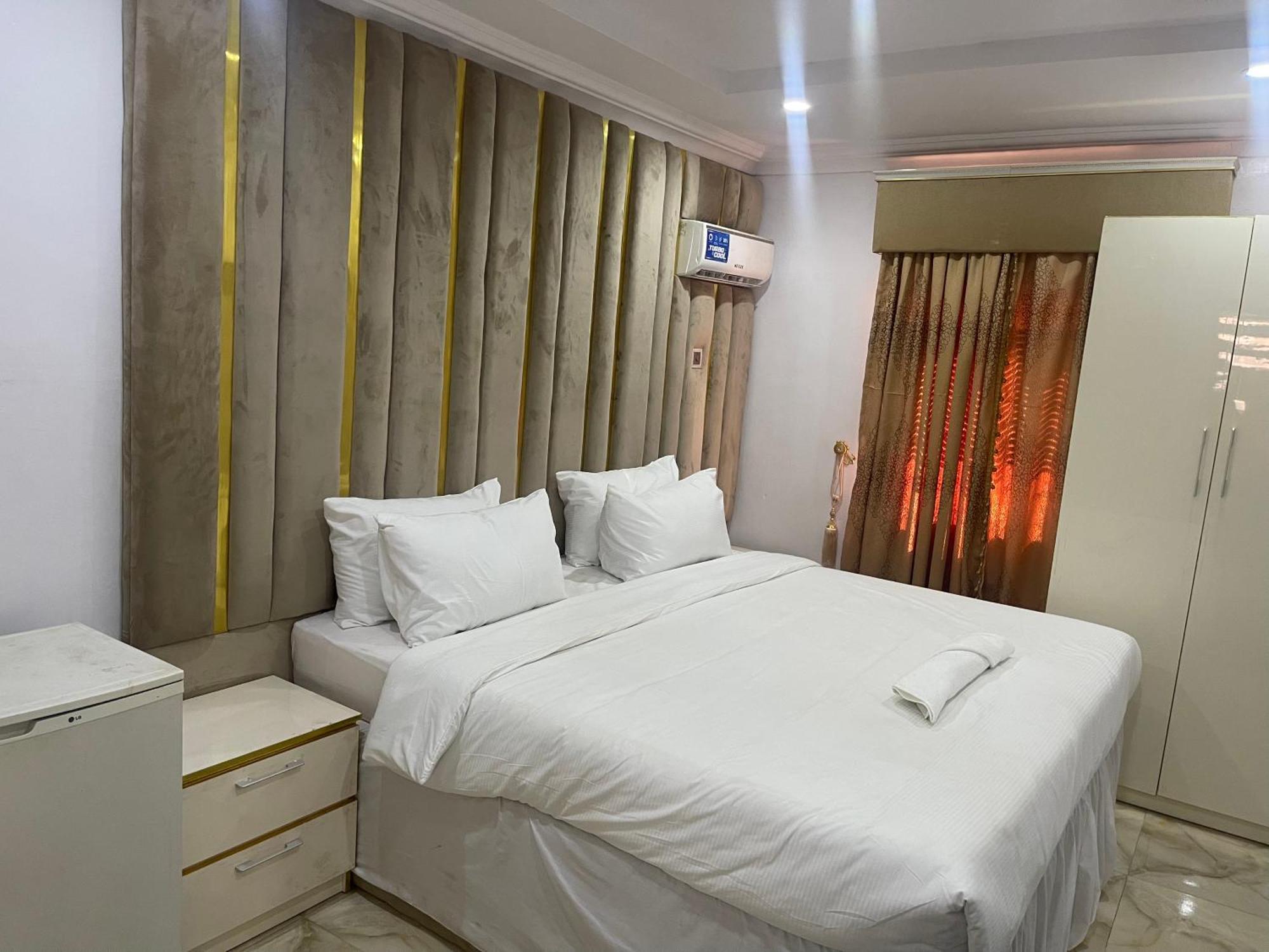 White Gold Hotel Ikeja Ngoại thất bức ảnh