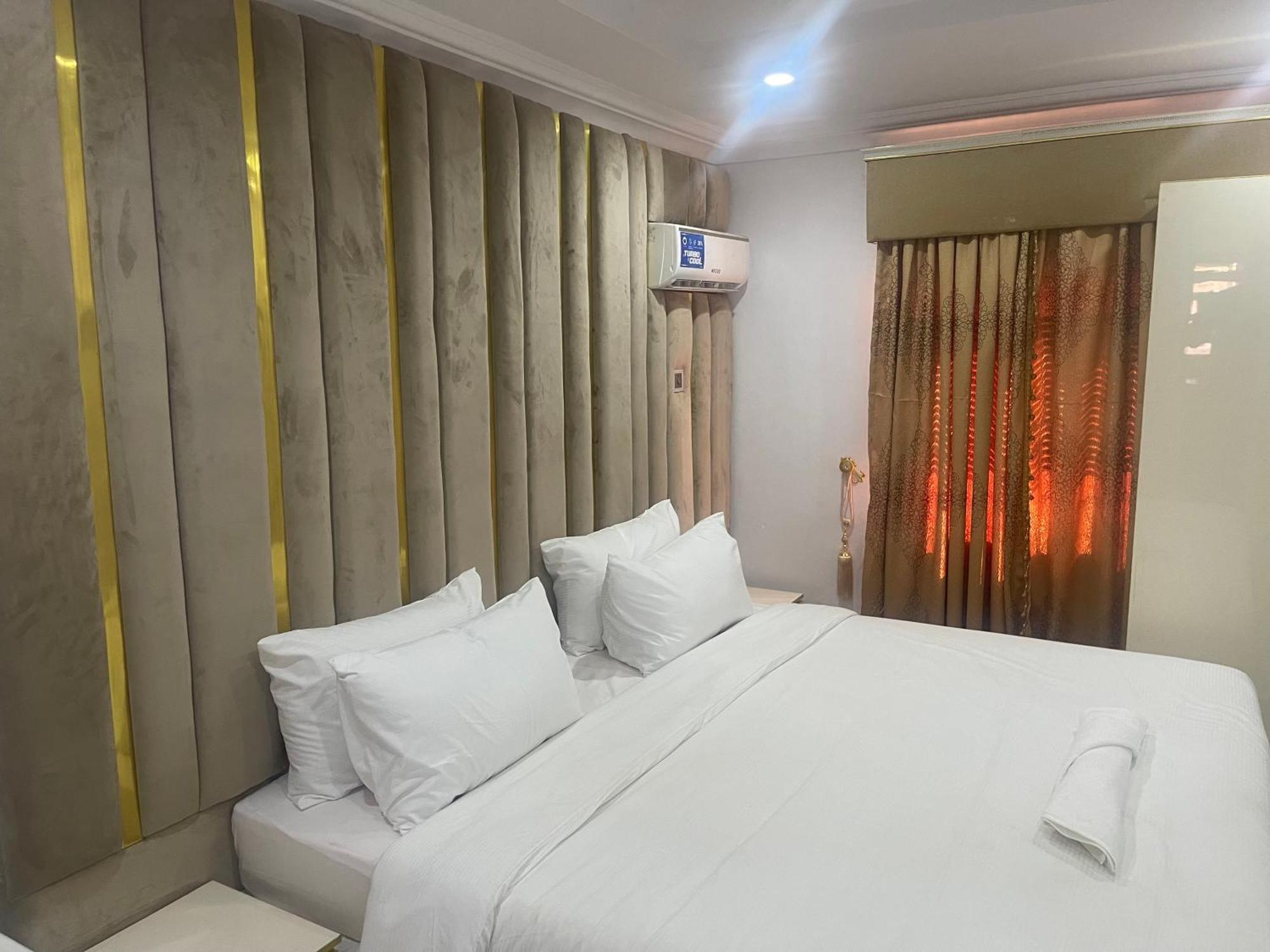 White Gold Hotel Ikeja Ngoại thất bức ảnh